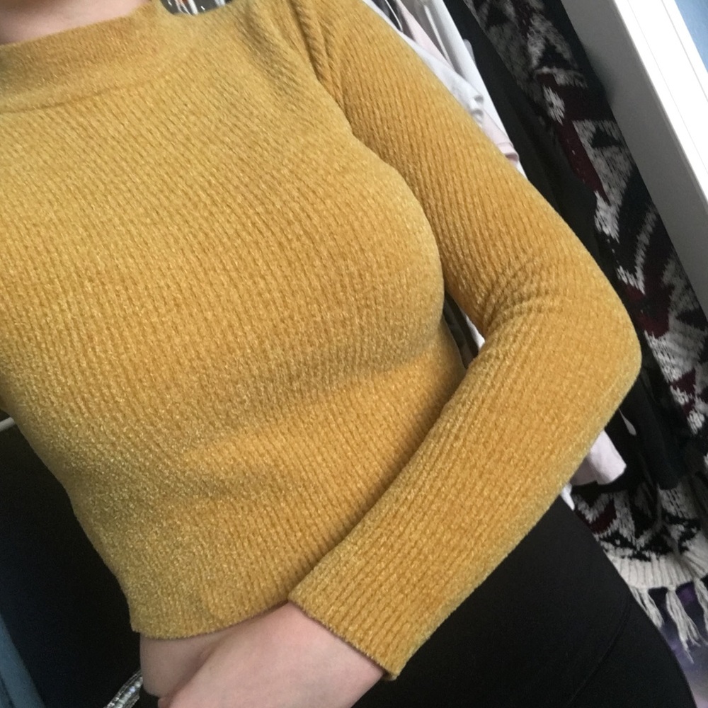 Yellow cropped long sleeve mock neck